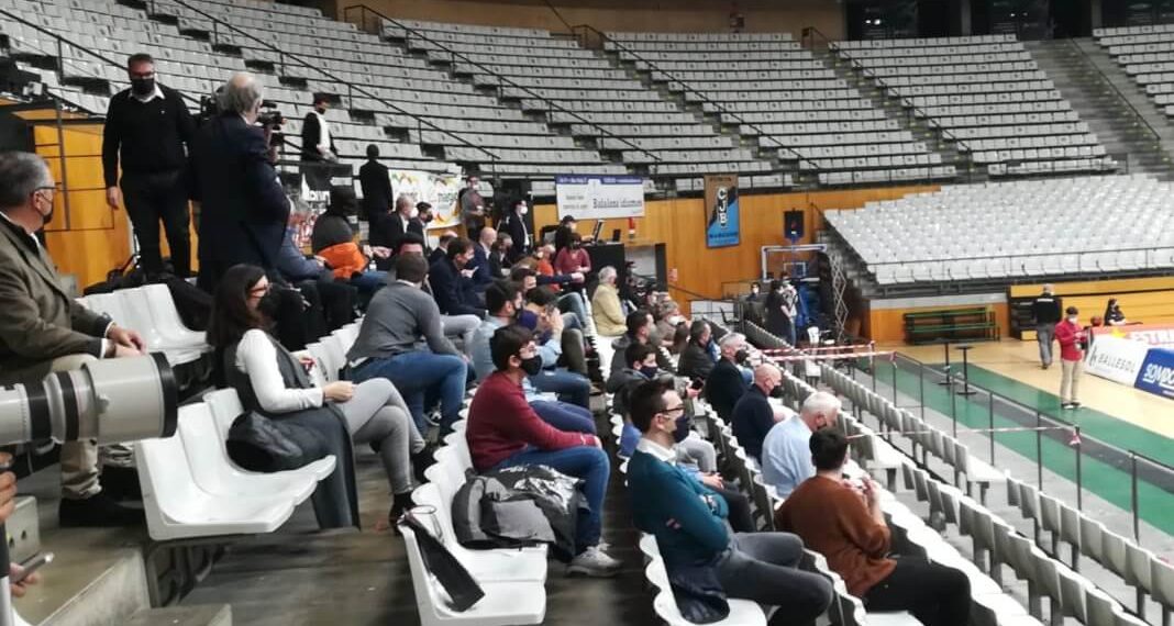 polèmica convidats a la graderia